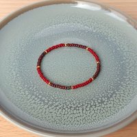 Miyuki stretch bracelet of medium-size rocailles in dark red, picasso red and gold color, comfortable boho jewelry