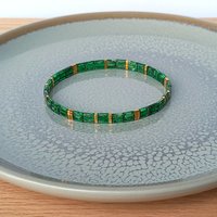 Glass tile stretch bracelet, emerald green and gold-plated miyuki tila beads