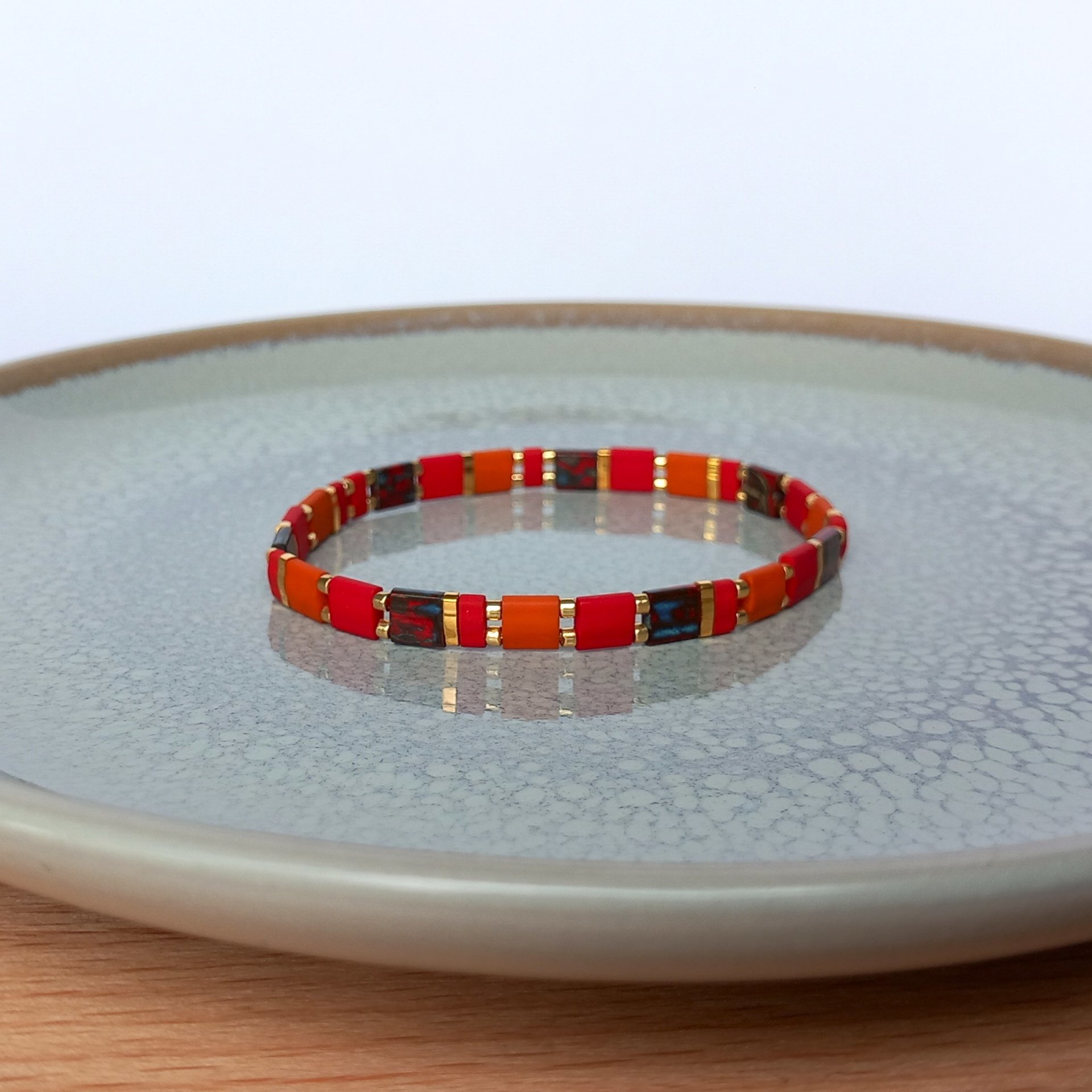 Elegant stretch miyuki bracelet, dark red, picasso red, orange and gold-plated tila beads