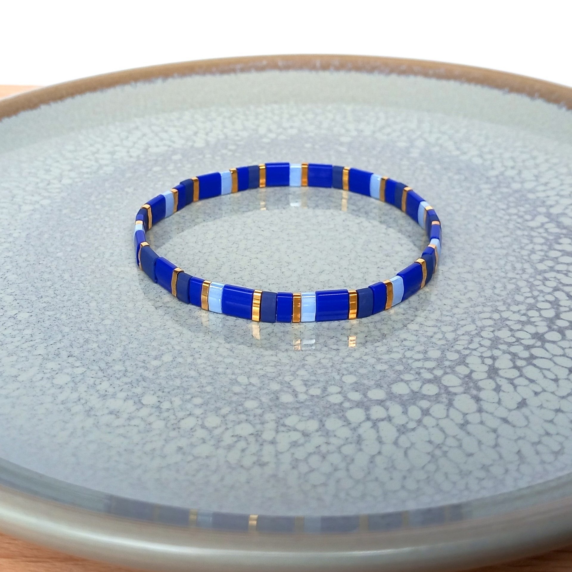 Glass tile stretch bracelet in shades of blue and gold-plated beads