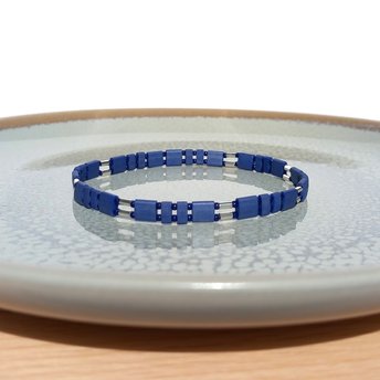 Miyuki tila stretch bracelet in matte dark navy blue and silver, with tila tile beads, tiny rocailles seed beads and thin tube beads