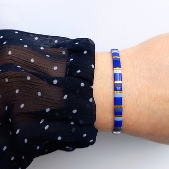 Glass tile stretch bracelet in shades of blue and gold-plated beads